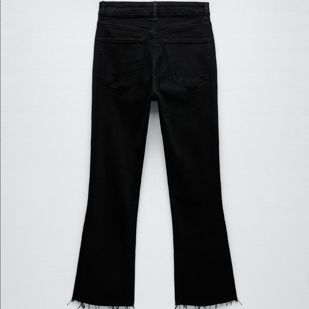 Zara Women's Black Wash Cropped Jeans Size 8